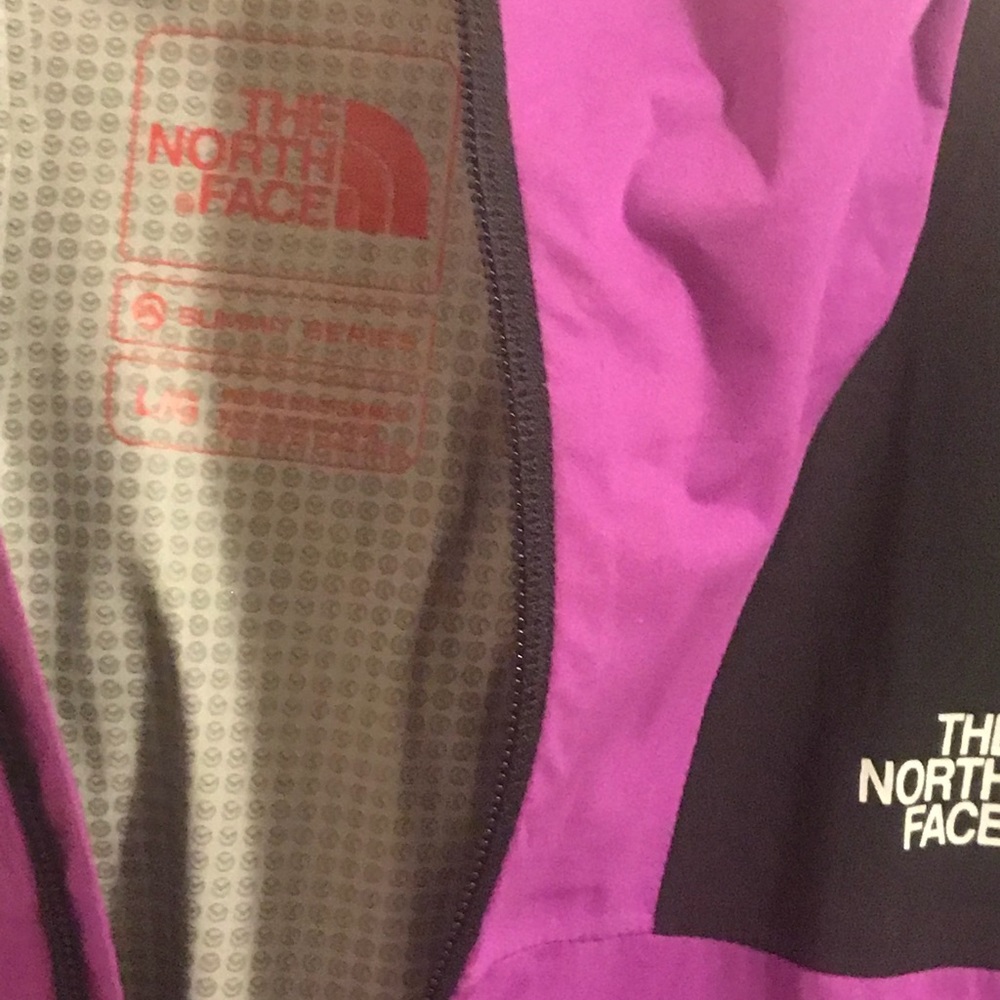 COPY - 💯 Authentic North face Jacket - Picture 3 of 4